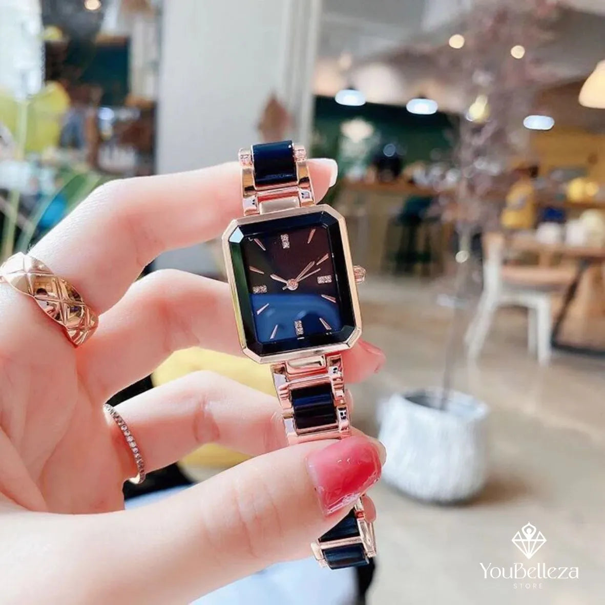 Elegancia Cuadrada: Reloj de pulsera para mujer